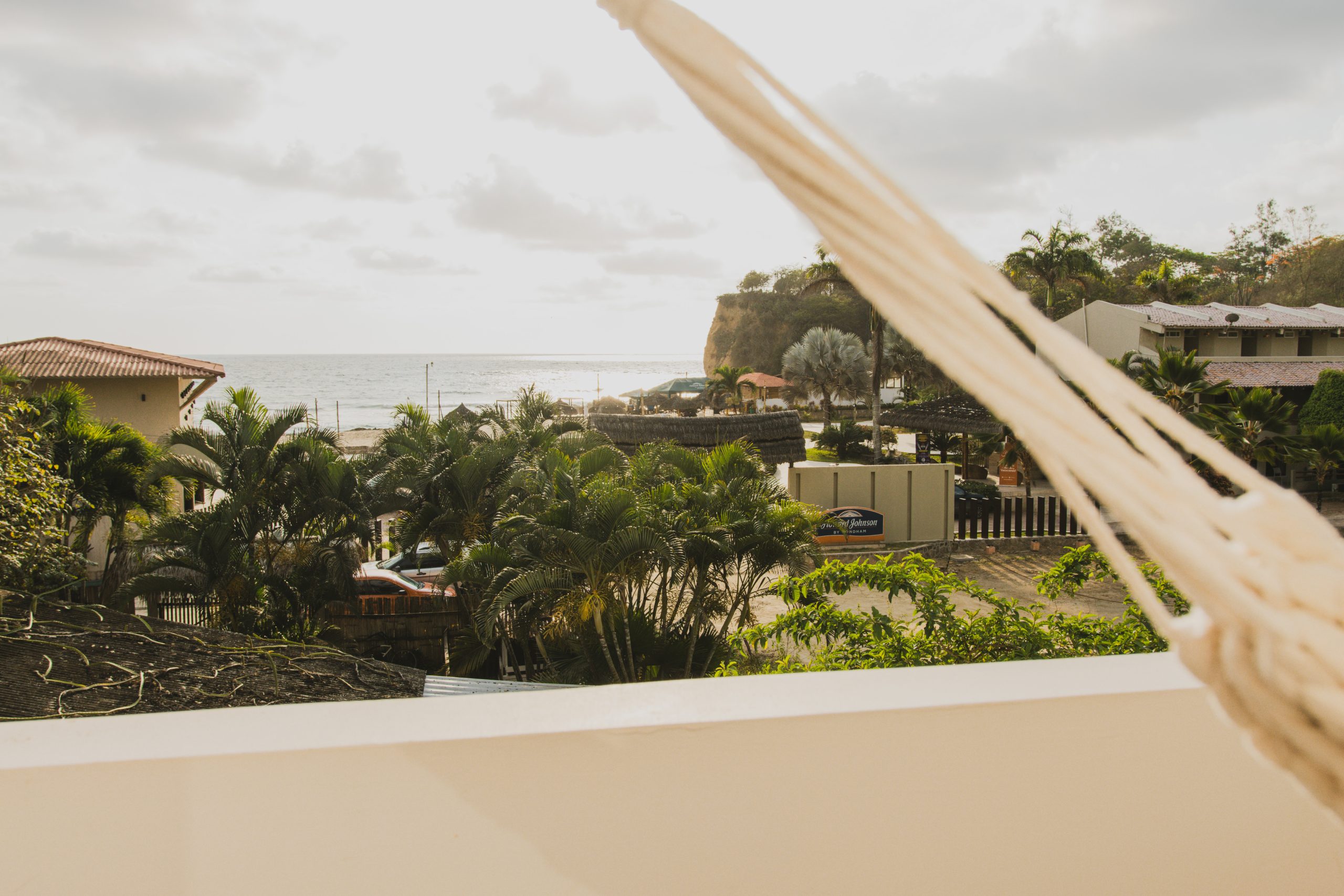 Pelicano Beach Apartments Montañita